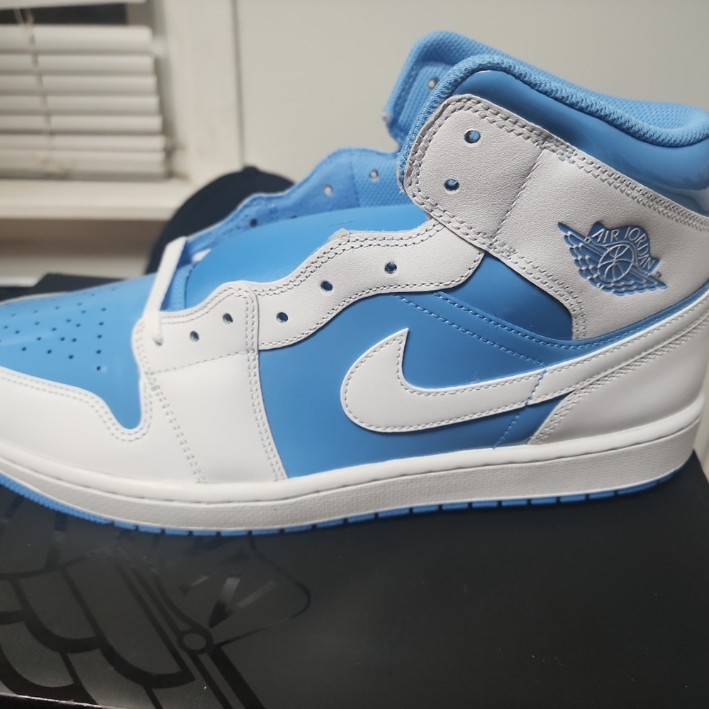 Jordan 1 Legendary Blue Mid